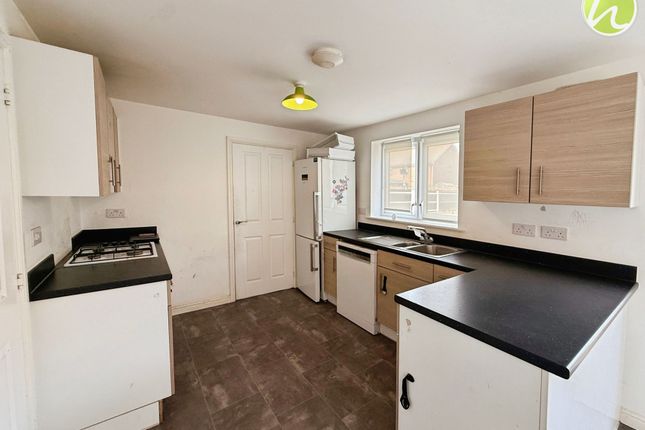 18 Lapwin Close, Tilbury photo 3