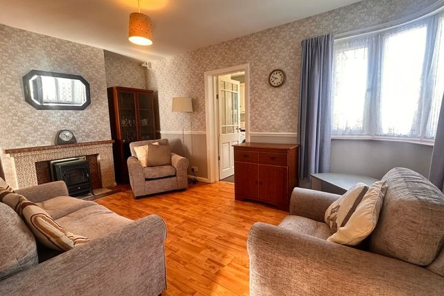 42, Kingston Avenue, Feltham photo 3