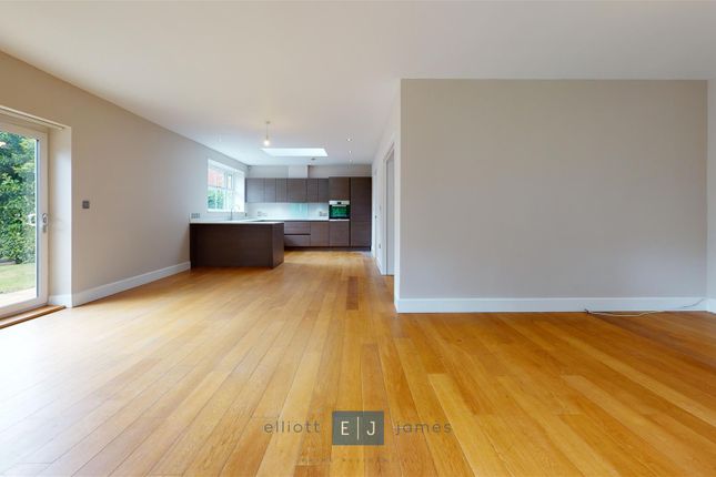 5 William Court, Manor Road, Chigwell photo 2
