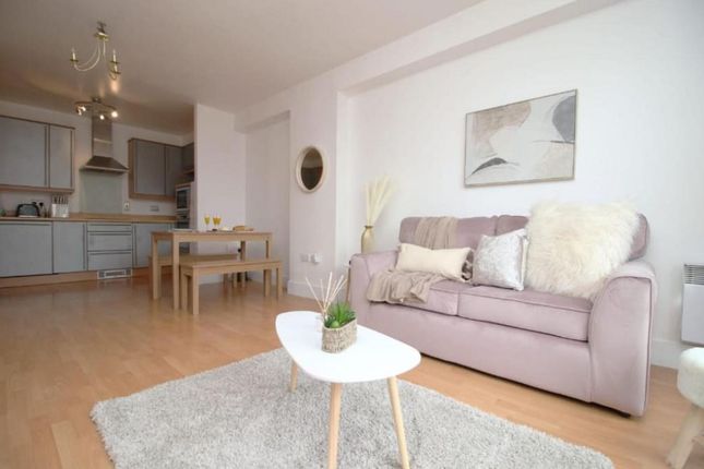 Flat to rent in Queen Street, Cardiff