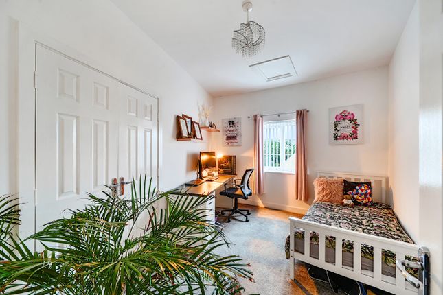 Haydon End, Swindon photo 3