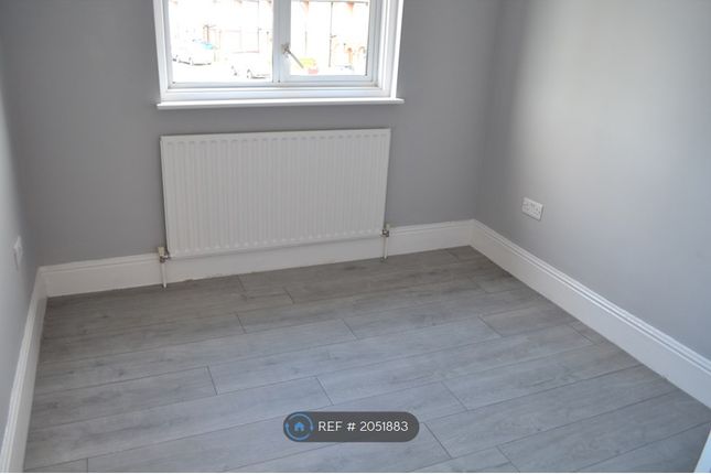 Semi-detached house to rent in Bancroft Road, Luton