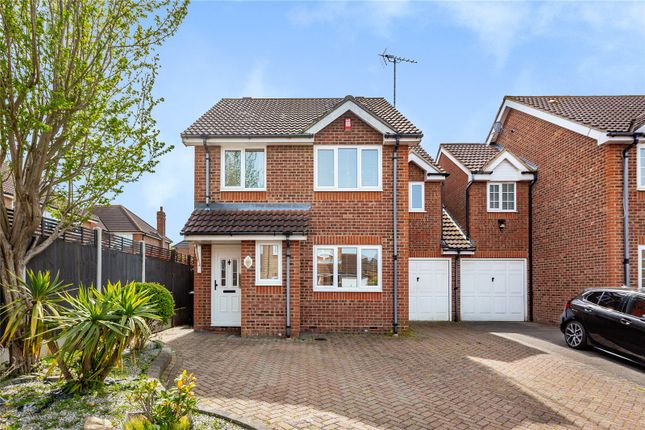 Link-detached house for sale in Reading Close, Langdon Hills