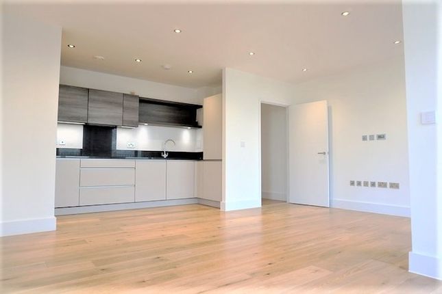 Flat to rent in Faraday Road, London