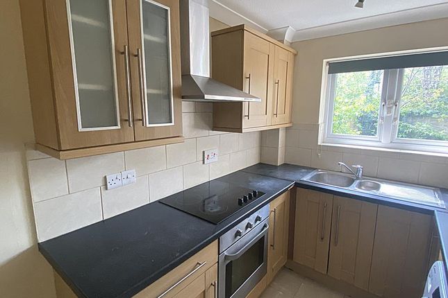 14, Byron Close, Reading photo 3