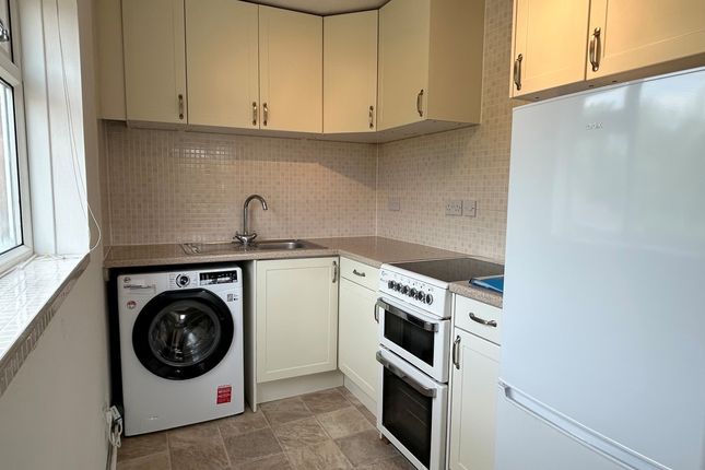 63, Hainault Avenue, Milton Keynes photo 5