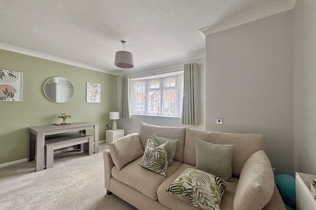 46 Chedworth, Bristol photo 3