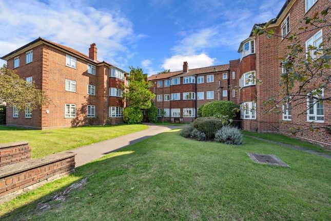 Thumbnail Flat for sale in Croydon Road, Wallington