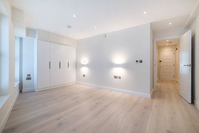 Flat to rent in William IV Street, Covent Garden