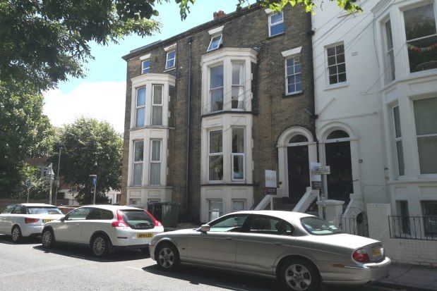 Thumbnail Maisonette to rent in Kent Road, Southsea