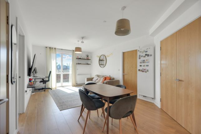 Marshwood Apartments - 2 Bedroom, Eckstein Road, London photo 4