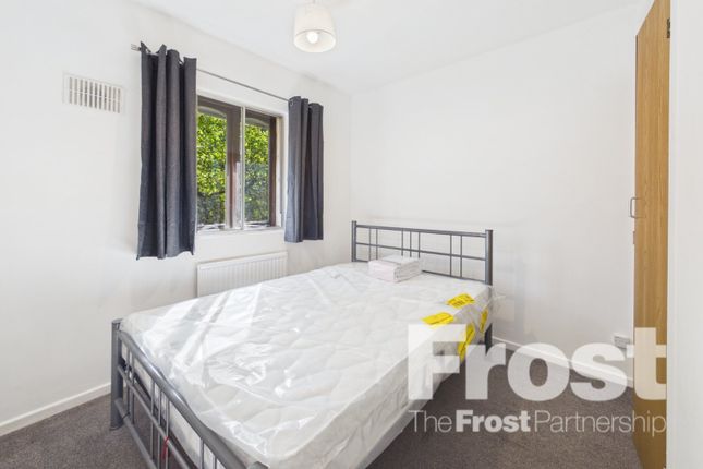 103, Vicarage Way, Berkshire photo 4