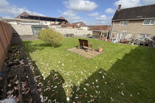 30, Y Gaer, Llanelli photo 2