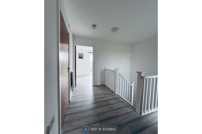 Flat, Chilworth Place, Barking photo 4