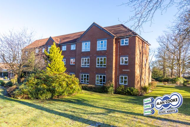 Flat for sale in Woodlands, The Spinney, Moortown