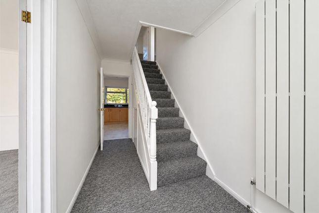29, Tile Kiln Lane, Hemel Hempstead photo 2