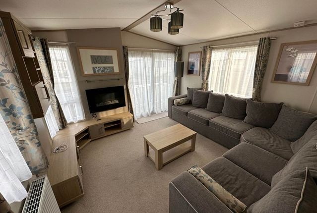 Abi Roxbury, Vinnetrow Rd West Sussex, Chichester photo 3