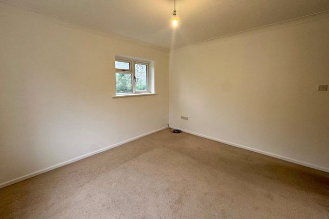 42, Upper Heyshott, Petersfield photo 4