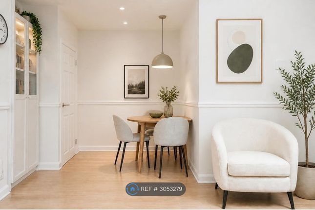 Flat, Alison Court Booth Road, London photo 5