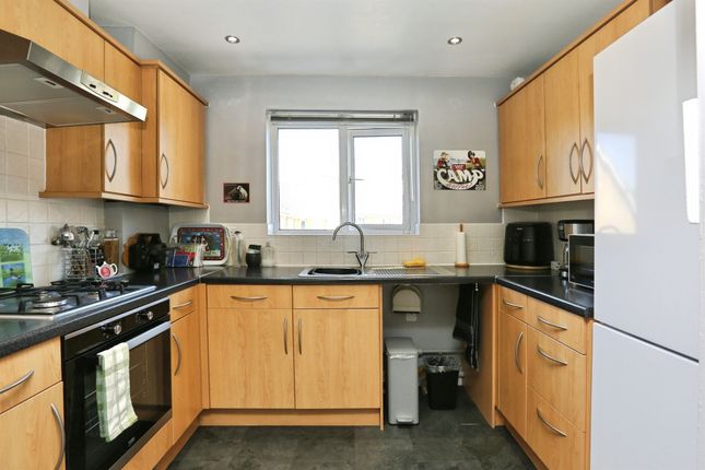 7, Deer Walk, Southampton photo 4