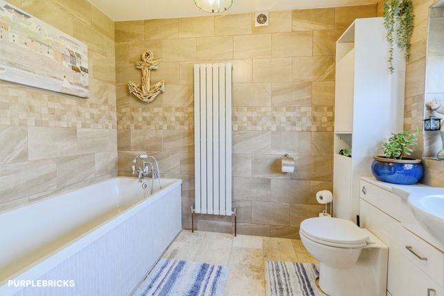 2, Lanark Close, Heywood photo 4