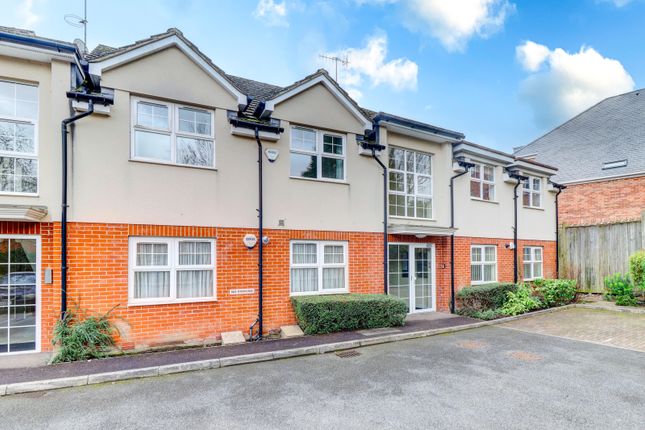 Thumbnail Flat for sale in Walnut Grove, Wooburn Green, High Wycombe