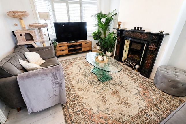 44 Haldane Road, London photo 2