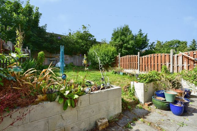 24, Overend Close, South Yorkshire photo 4