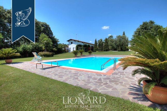 Villa for sale in Volta Mantovana, Mantova, Lombardia