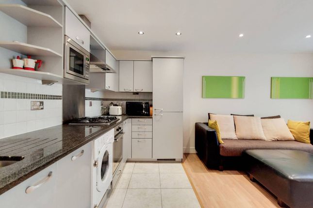 Thumbnail Flat to rent in Goswell Road, Clerkenwell, London