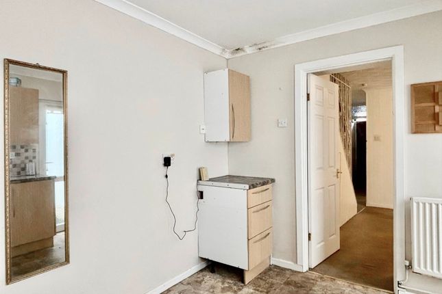 3 Pell Street, Swansea photo 3