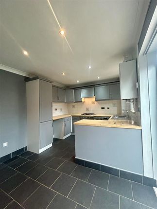 2, Deene Close, Grimsby photo 5