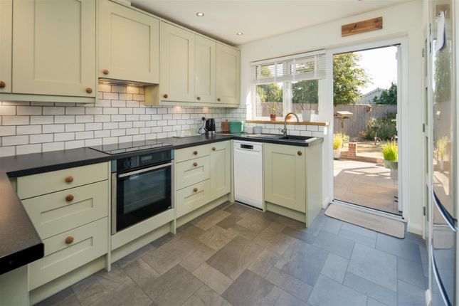 7, Nightingale Close, Bembridge photo 2