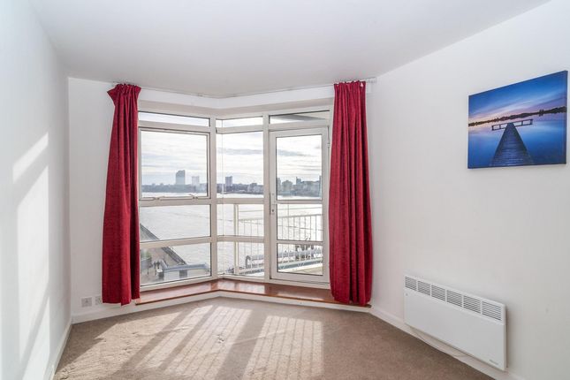 Flat to rent in Cuba Street, London