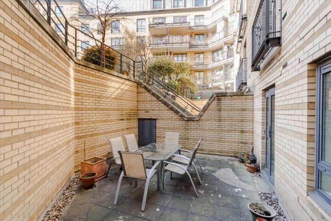 6, Regents Plaza Apartments, London photo 3