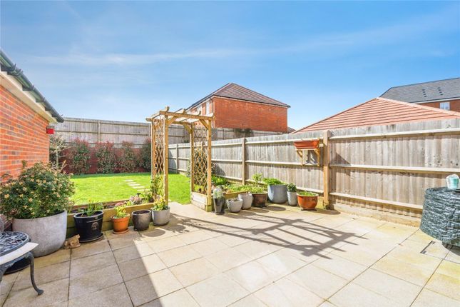 8, Kingsmead Avenue, West Sussex photo 4