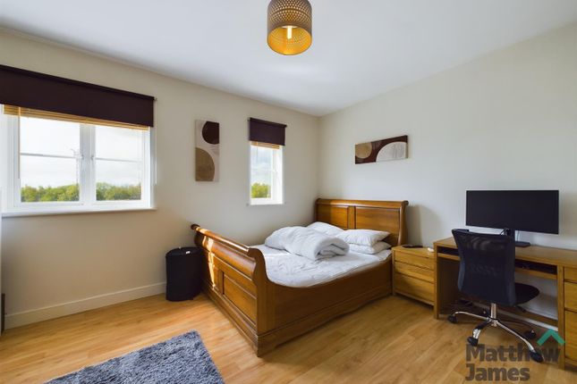 Flat to rent in Propelair Way, Colchester
