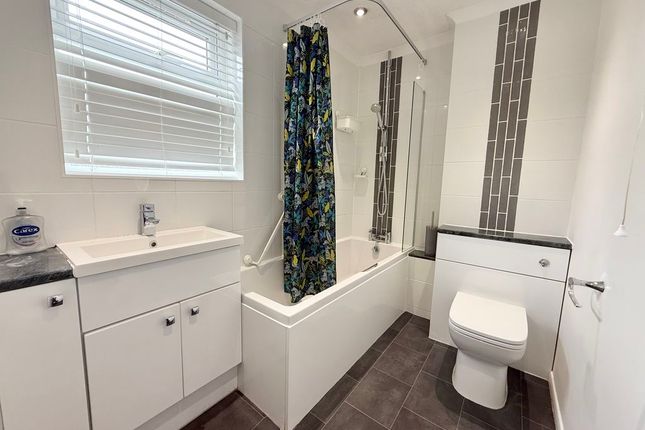 22, Hampden Road, Stoke Mandeville photo 4
