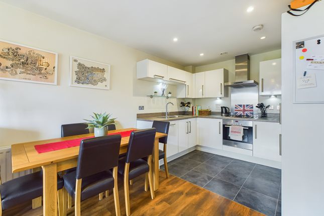Flat for sale in Millpond Lane, Faygate, Horsham