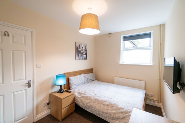 Thumbnail Room to rent in Essex Street, Reading