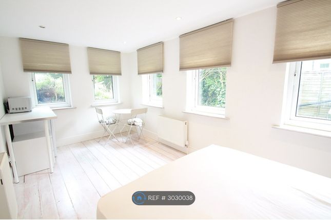 Hale Lane, Mill Hill photo 5