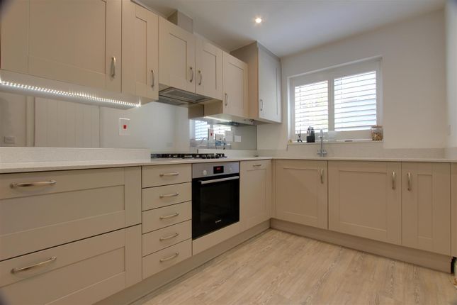 31, Sears Drive, Tring photo 4