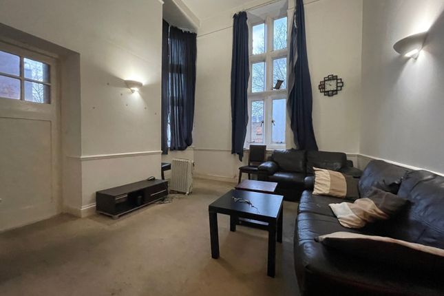 Flat to rent in Clapham Road, London, Oval