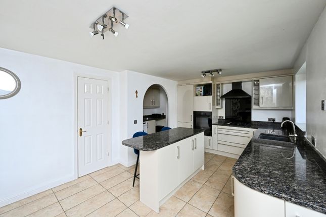 5, Chestnut close harlow wood, Nottingham photo 4