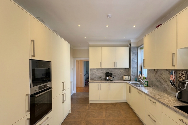 Wyatt Drive, London photo 2