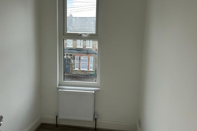 Duplex to rent in Lyndhurst Road, Wood Green