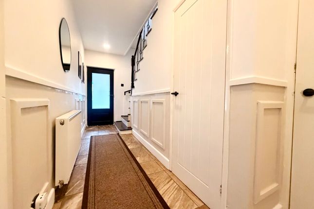 64, South Commonhead Avenue, Airdrie photo 2
