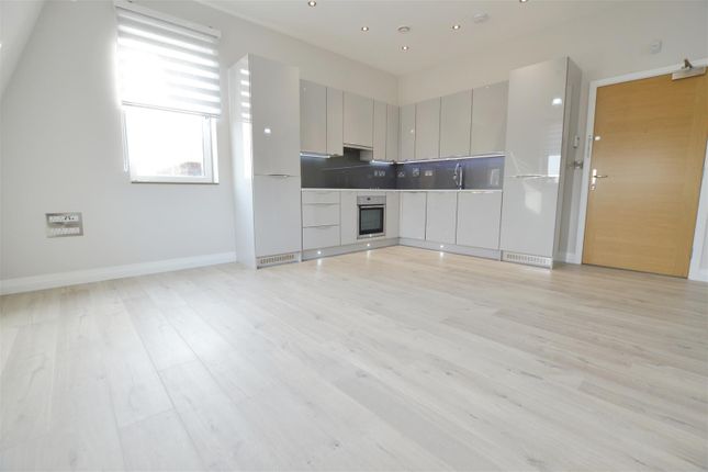 Thumbnail Flat to rent in Broadway Parade, Station Road, West Drayton