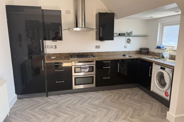 Flat 3, 1, Picton Avenue, Porthcawl photo 5