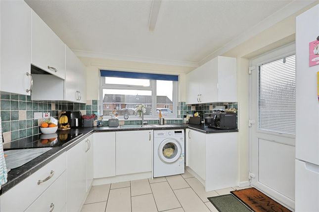 25, Lime Tree Close, Dereham photo 2